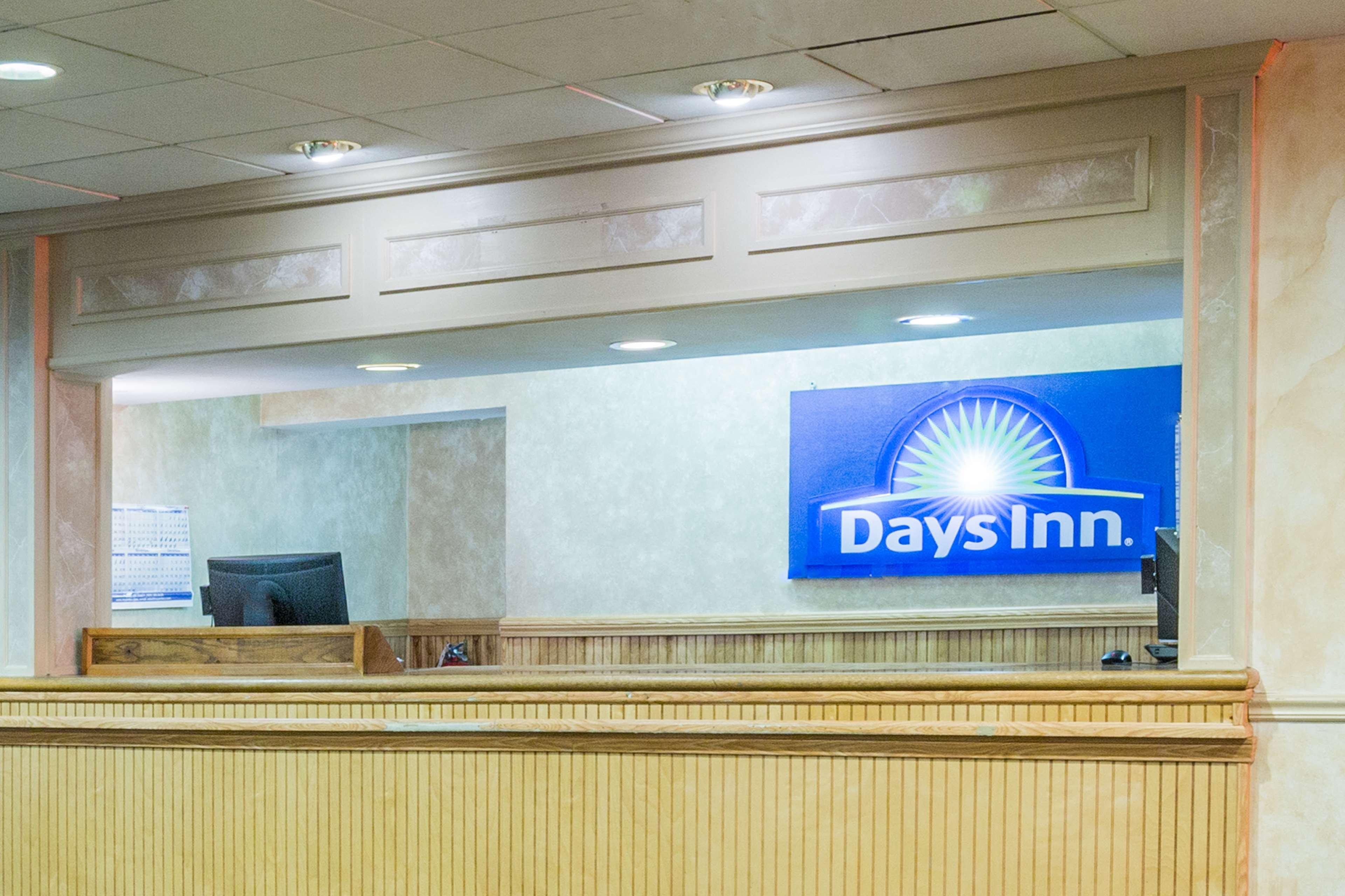 Days Inn Іст-Страудсберг Екстер'єр фото